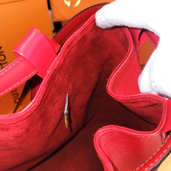 ♥️RARE LOUIS VUITTON EPI RED RANDONNEE PM - COLLECTOR'S CONDITION - Picture 16 of 17